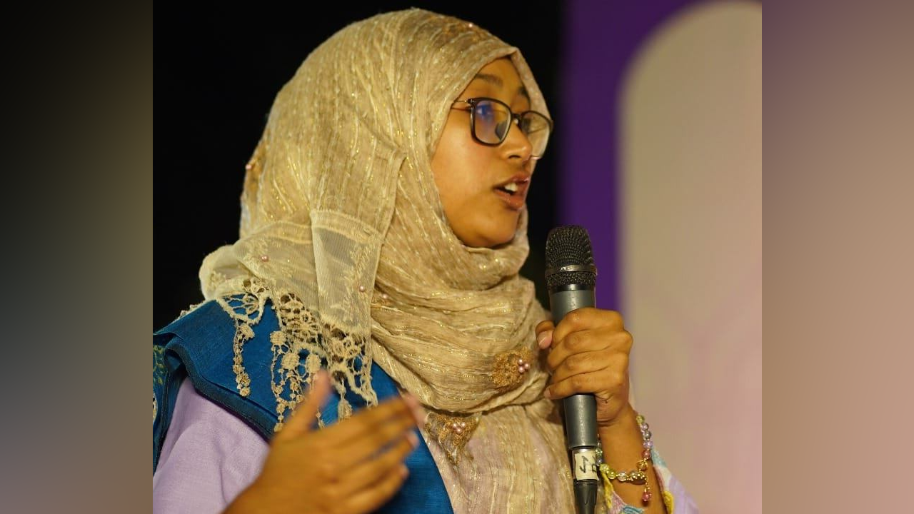 আন্দোলনকালে ধর্ষণের শিকার তরুণীকে নিয়ে সমন্বয়ক মমের স্ট্যাটাস